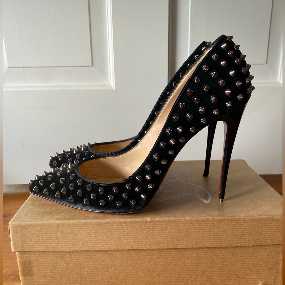 LAST CHANCE - Consigning Soon - Christian Louboutin Spike Pigalle Follie…